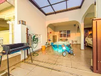 Modern Home BBQ Event Pool at Melaka by HCK - Mountain view