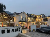 The manor smelled of flowers