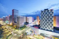 Yuexiang Light Residence Hotel (Jingkai Wanda Plaza High-speed Railway Station Branch) - Romantic