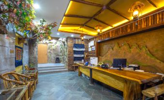 Wayalu Theme Hotel (Forest Lake Branch on March 3rd Avenue, Wuzhishan)