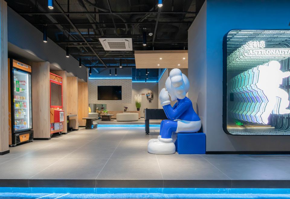 The room contains various pieces and sculptures in a large, open space area at Yueta X E-sports Hotel (Jiangnanxi Subway Station)