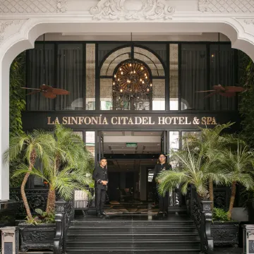 La Sinfonia Citadel Hotel and Spa Отели рядом с достопримечательностью «Донгда»