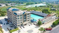 Yunxuan Homeland Hot Spring Hotel - parking