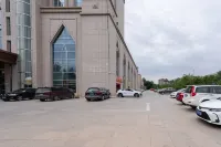 Yuanwang Yuanmeng Hotel (Yinchuan Desheng Industrial Park) - parking