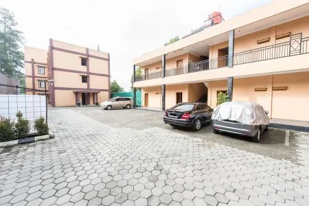 Hotel 68 Lembang Отели рядом с достопримечательностью «Zoomanji Bandung»