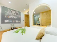 Left Bank Fancheng Hotel (Gongbei Port High-speed Railway Station) Hotels near Xiawan Market