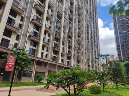 Huaiji Huaicheng Street Hongyu Apartment Отели рядом с достопримечательностью «Huaiji Stadium»