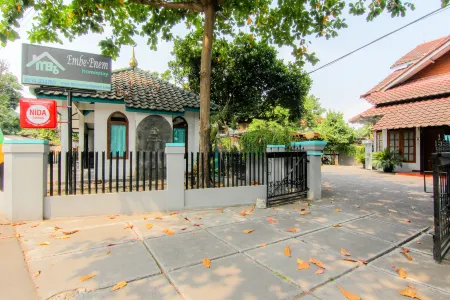 Embe Enem Homestay Отели рядом с достопримечательностью «Air Mancur IRJ RSUP Dr. Sardjito»