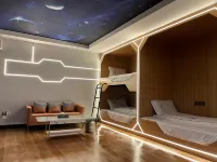 July Theme Hotel