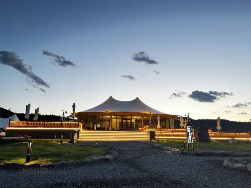Yimeng Island Camping Hotels in Jingyu County
