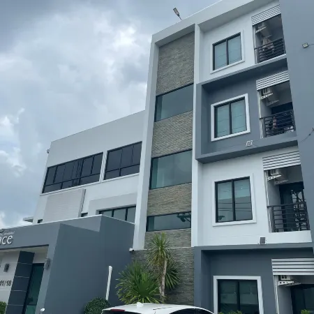 De Piraya Residence Отели рядом с достопримечательностью «Пляж Сай-Кео»