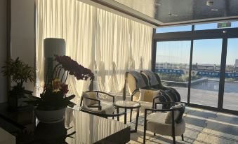 DeHong Apartment Hotel