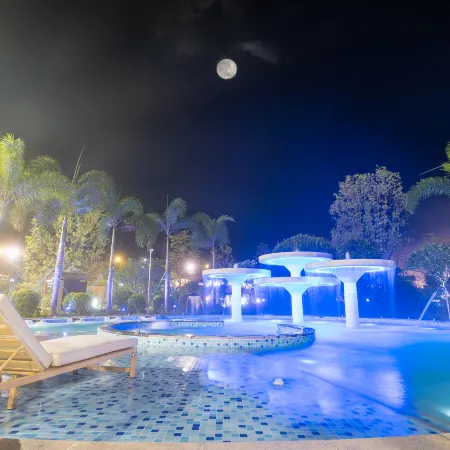 Yuetianxia Hot Spring Hotel
