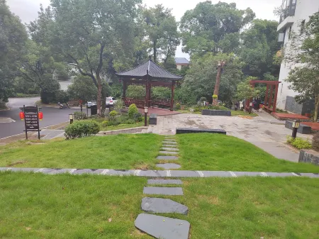 Floral Hotel·Lushan Yinxu Quanzhuang hotel (Tianmu Hot Spring Resort) Отели в г. Лу-Шан