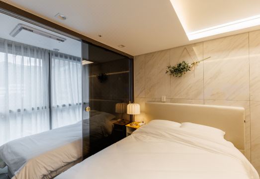 위코스테이 강남의 깔끔하고 현대적인 주방 공간 이미지