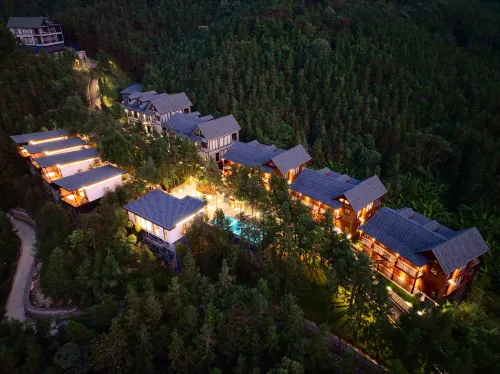 MounTours Resort Hotels in Lianshan