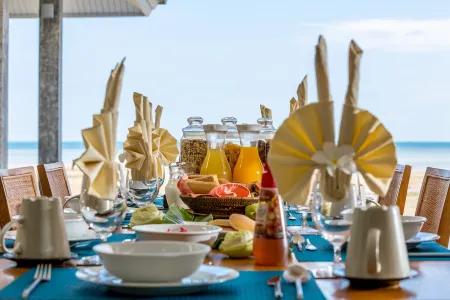 La Lagune Отели рядом с достопримечательностью «Ban Sairee»