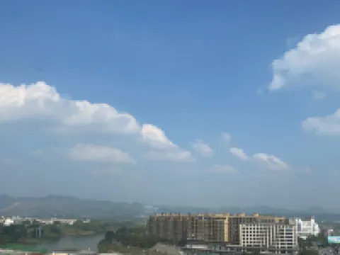 城市エコノミーホテル（崇左寧明） 寧明のホテル