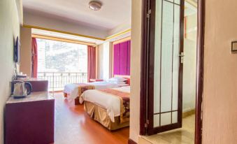Luding Red Business Hotel