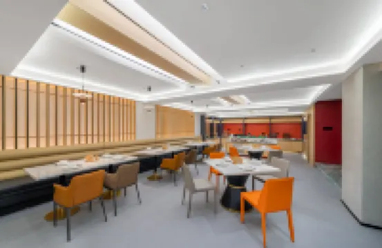 Yunlan Platinum Hotel (Danyang High-Speed Railway Station Tianbo City)