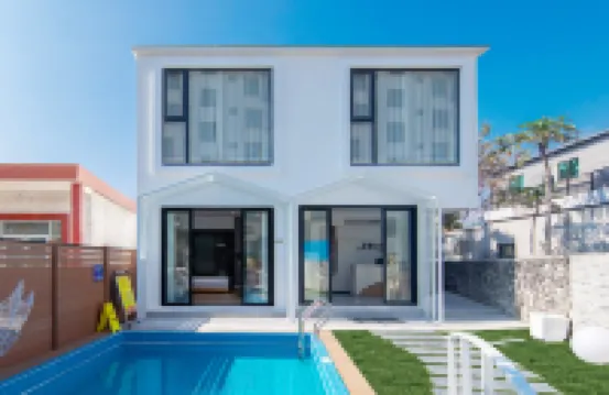 Sea View Plan Resort Courtyard Hotel dekat West Island