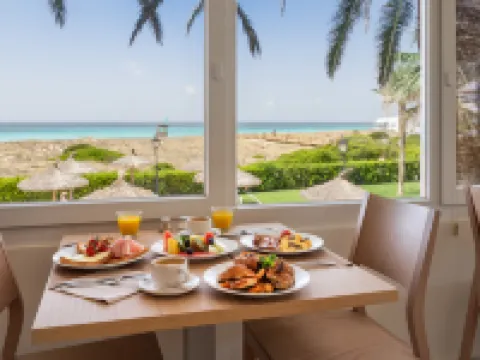 ソル ミラノス ピンギーノス アライオルのホテル