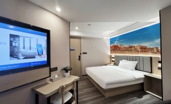 Super 8 Yue Hotel (Kashgar Riverside North Road Kashgar Old City Scenic Area East Gate)