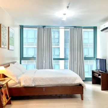 Thompson Suites BGC (One Uptown Residences)