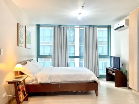 Thompson Suites BGC (One Uptown Residences) Отели рядом с достопримечательностью «Citi Plaza»