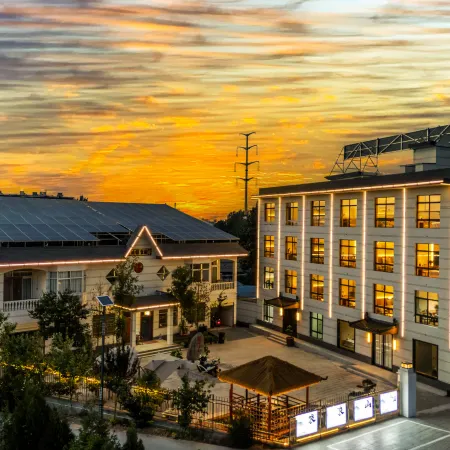 Langlangshan Hotel (Huashan Scenic Area Tourist Center Store)