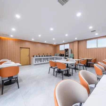 Yayue Hotel (Xuzhou Railway Station Tongshan Road Metro Station Branch)