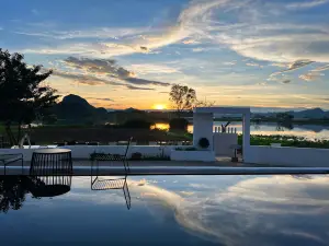 Yun · Xihu Most Beautiful Sunset Homestay (Puzhehei Scenic Area)