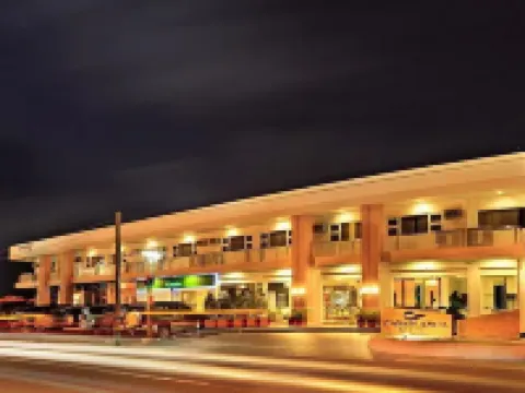 Casablanca Suites Near Airport レガスピのホテル