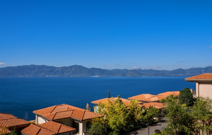 Fuxian Lake Yunxu Travel Resident B&B
