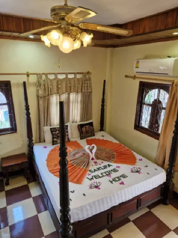 Sakura Wood House Hotels near Wat Wisunalat