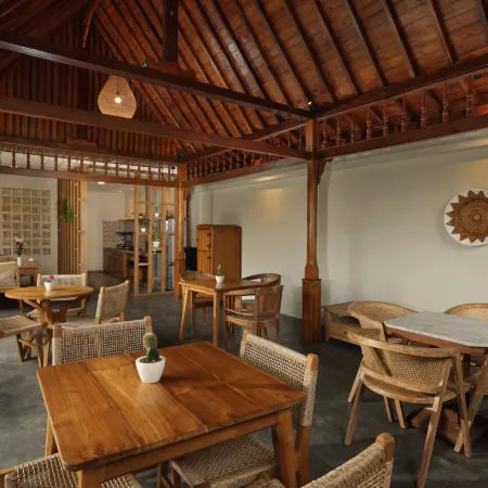 MAHALONA BALI STAY CANGGU Отели рядом с достопримечательностью «Пляж Чангу»