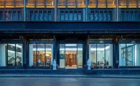 Renhuai Maotai Town Hotel Отели рядом с достопримечательностью «Red Army Sidu Chishui Memorial Park»