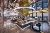 Wuhan Jianghan Road Pedestrian Street High-Altitude Jiang Scene Atour Hotel