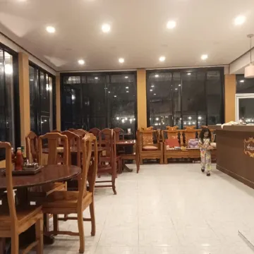 Erawan Guesthouse Отели в г. Паксе