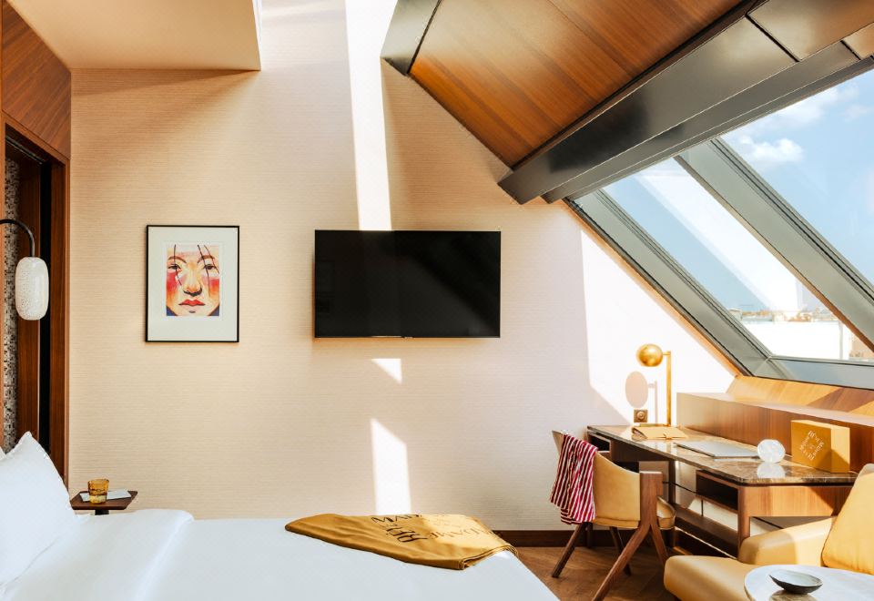 3. 호텔 마담 레브..