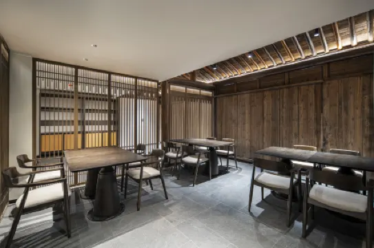 Yanguan Chaolezhicheng Pingchu Chinese Inn