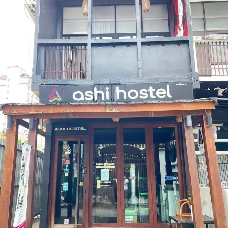 Ashi Poshtel Отели рядом с достопримечательностью «Мост Наварат»