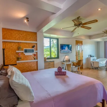 Penthouse Crystal Bay Apartments