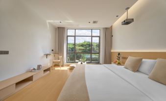 Lodge Near the Creek