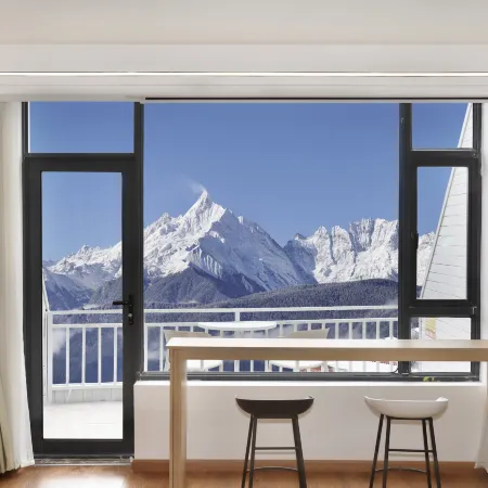 Pearl Laka Snow Mountain Landscape Hotel