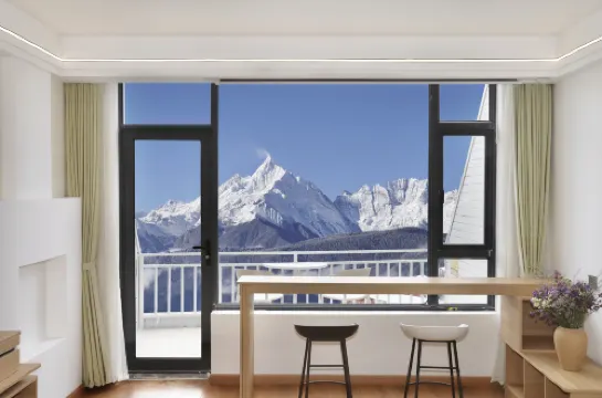 明珠拉卡雪山觀景酒店（飛來寺梅里雪山景區店）