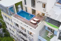 Golden Lotus Central Hotel - Pools