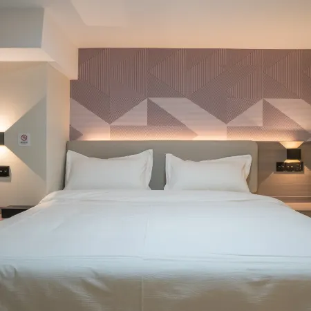 Xingyue International Apartment (Maoming High-Speed Railway Station Aegean Shopping Park)