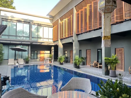 Look at Home Lamphun Отели рядом с достопримечательностью «Sun Watthanatham Changwat Lamphun Rongrian Suan Bun Yo Patham»