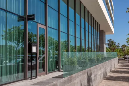 DoubleTree by Hilton Lagoa Azores Отели в г. Agua De Pau